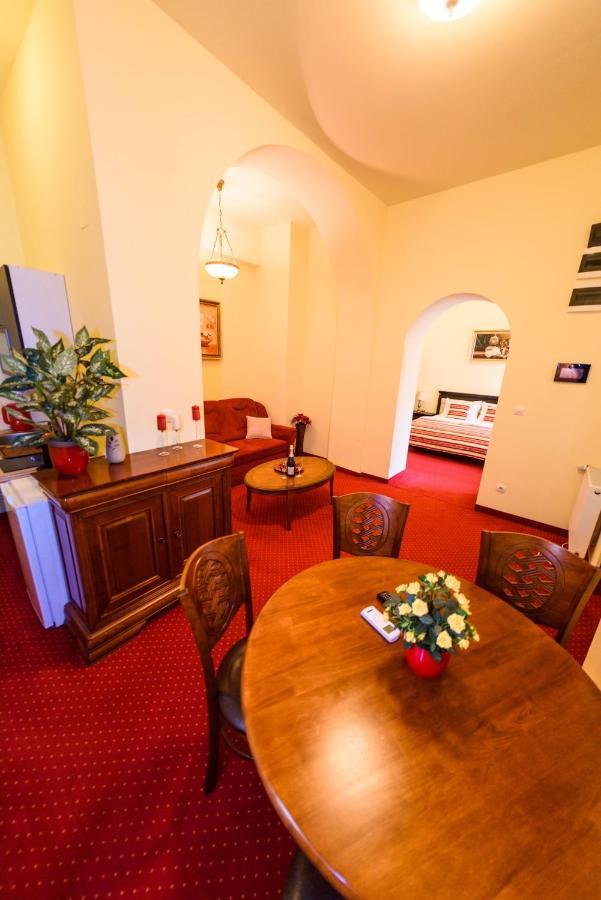 Apartament Baroc Тімішоара Екстер'єр фото